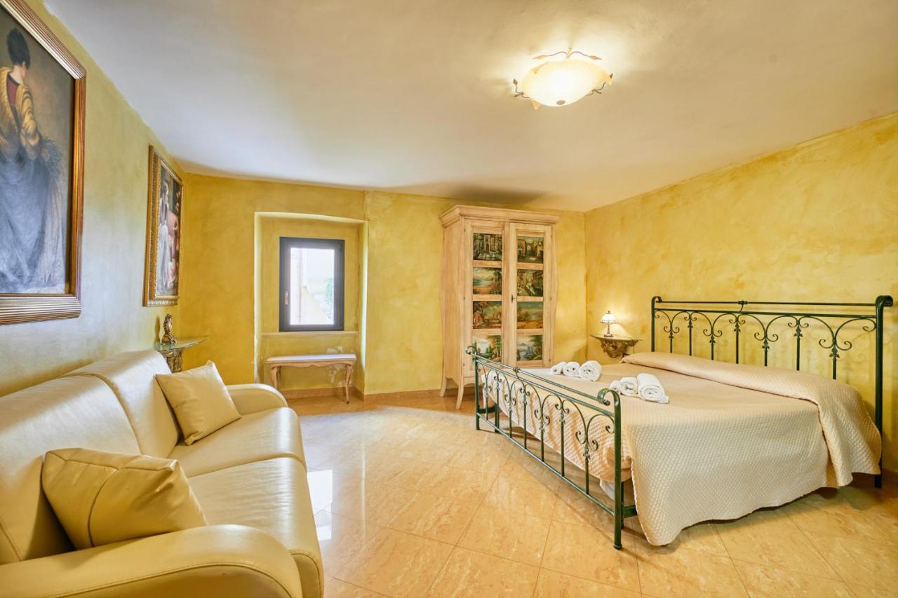 Centro Storico Rooms กัลลีโปลี ภายนอก รูปภาพ