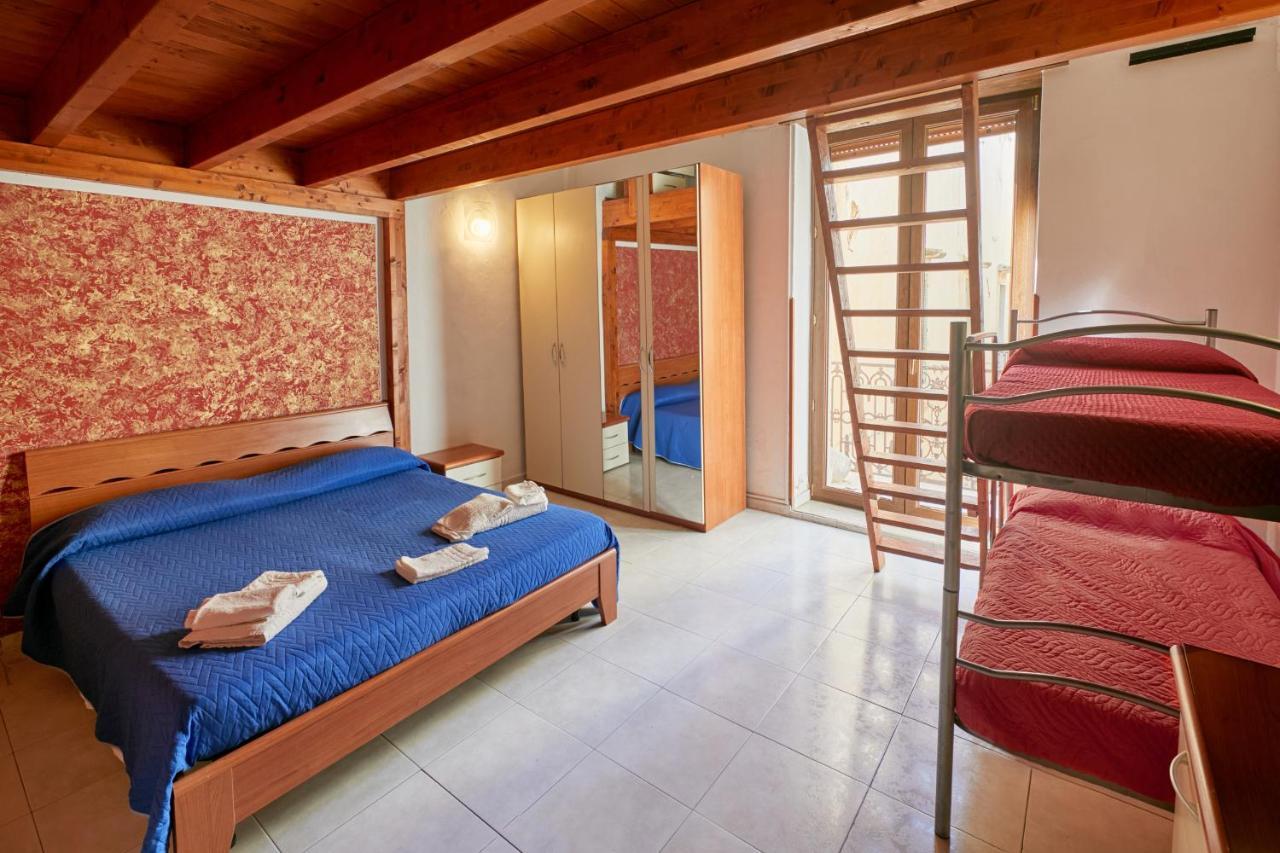 Centro Storico Rooms กัลลีโปลี ภายนอก รูปภาพ