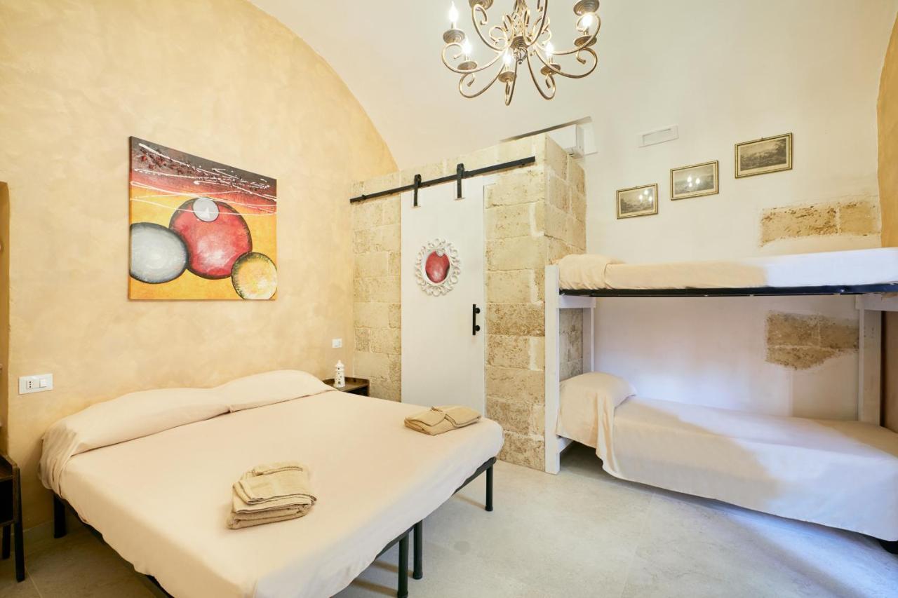 Centro Storico Rooms กัลลีโปลี ภายนอก รูปภาพ