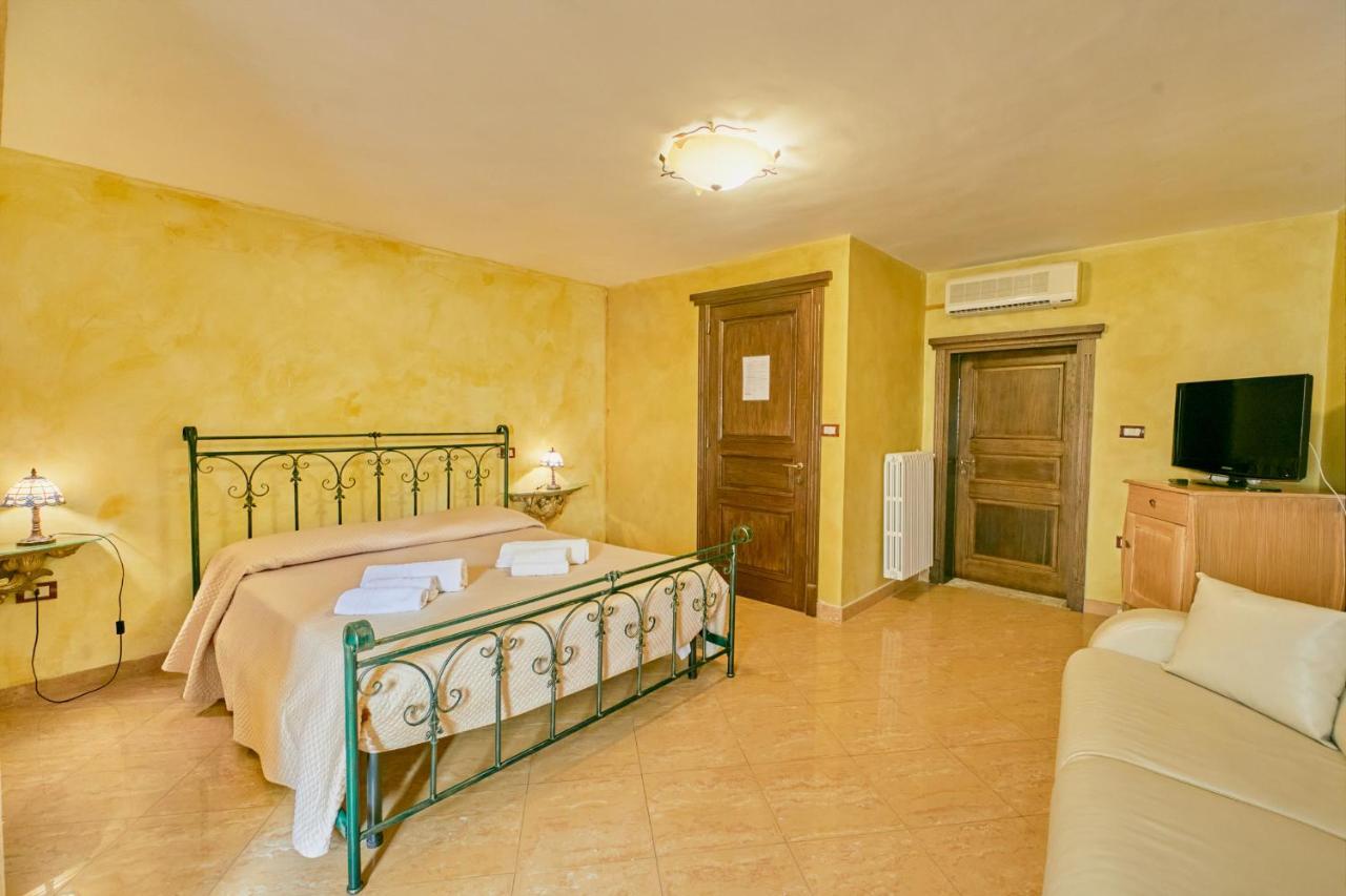 Centro Storico Rooms กัลลีโปลี ภายนอก รูปภาพ