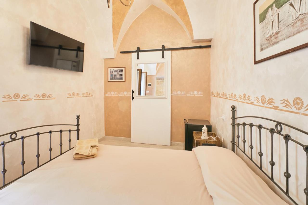 Centro Storico Rooms กัลลีโปลี ภายนอก รูปภาพ