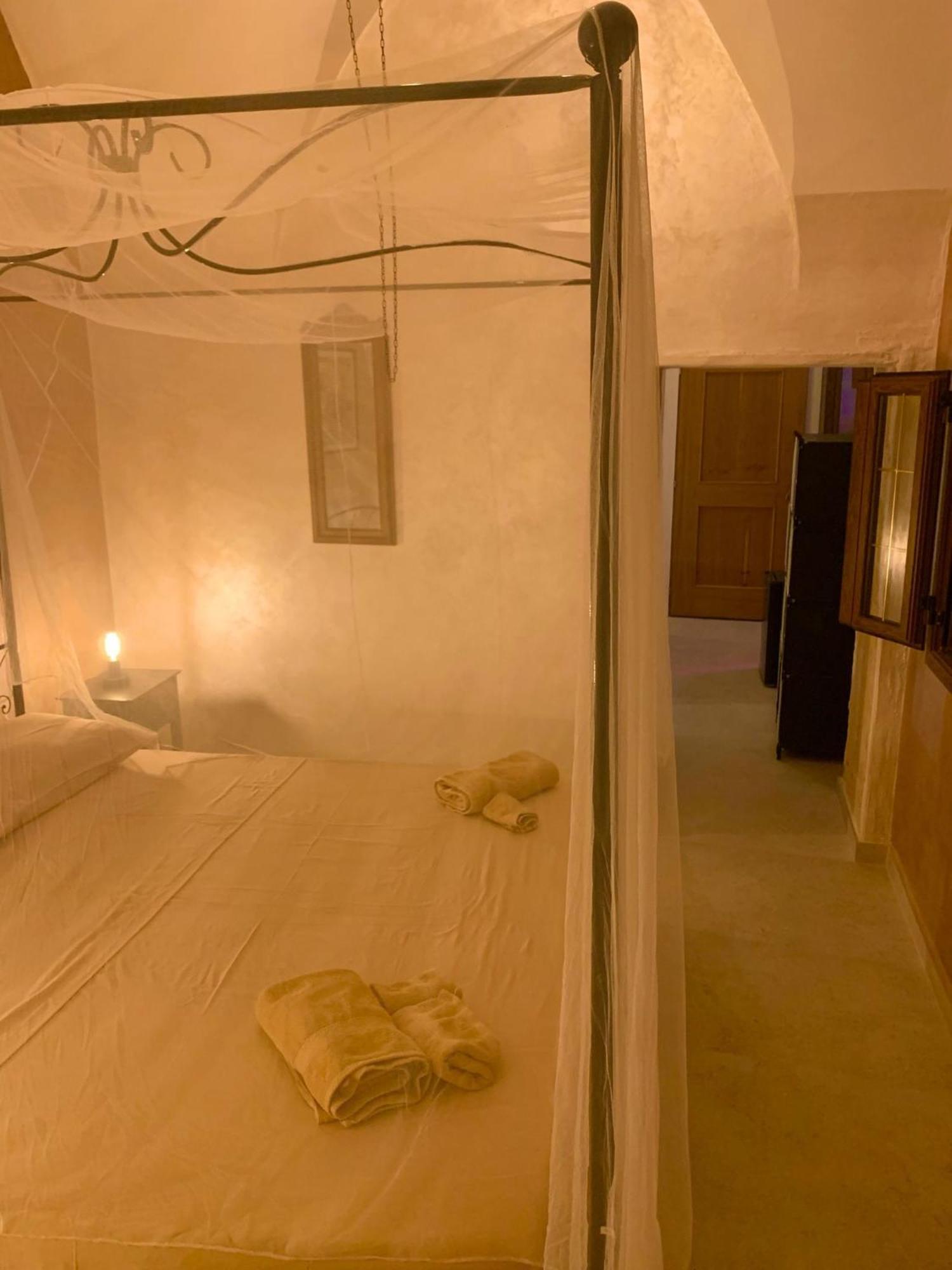 Centro Storico Rooms กัลลีโปลี ภายนอก รูปภาพ