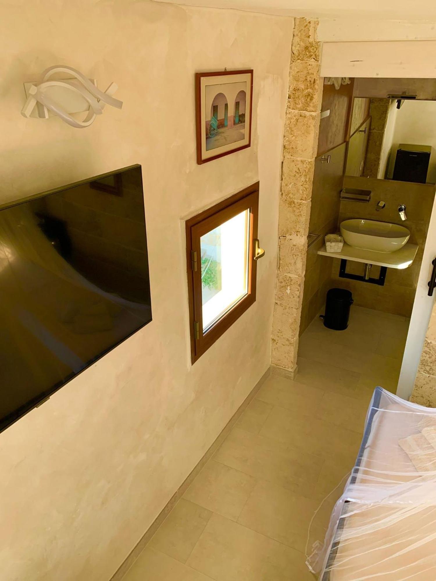Centro Storico Rooms กัลลีโปลี ภายนอก รูปภาพ