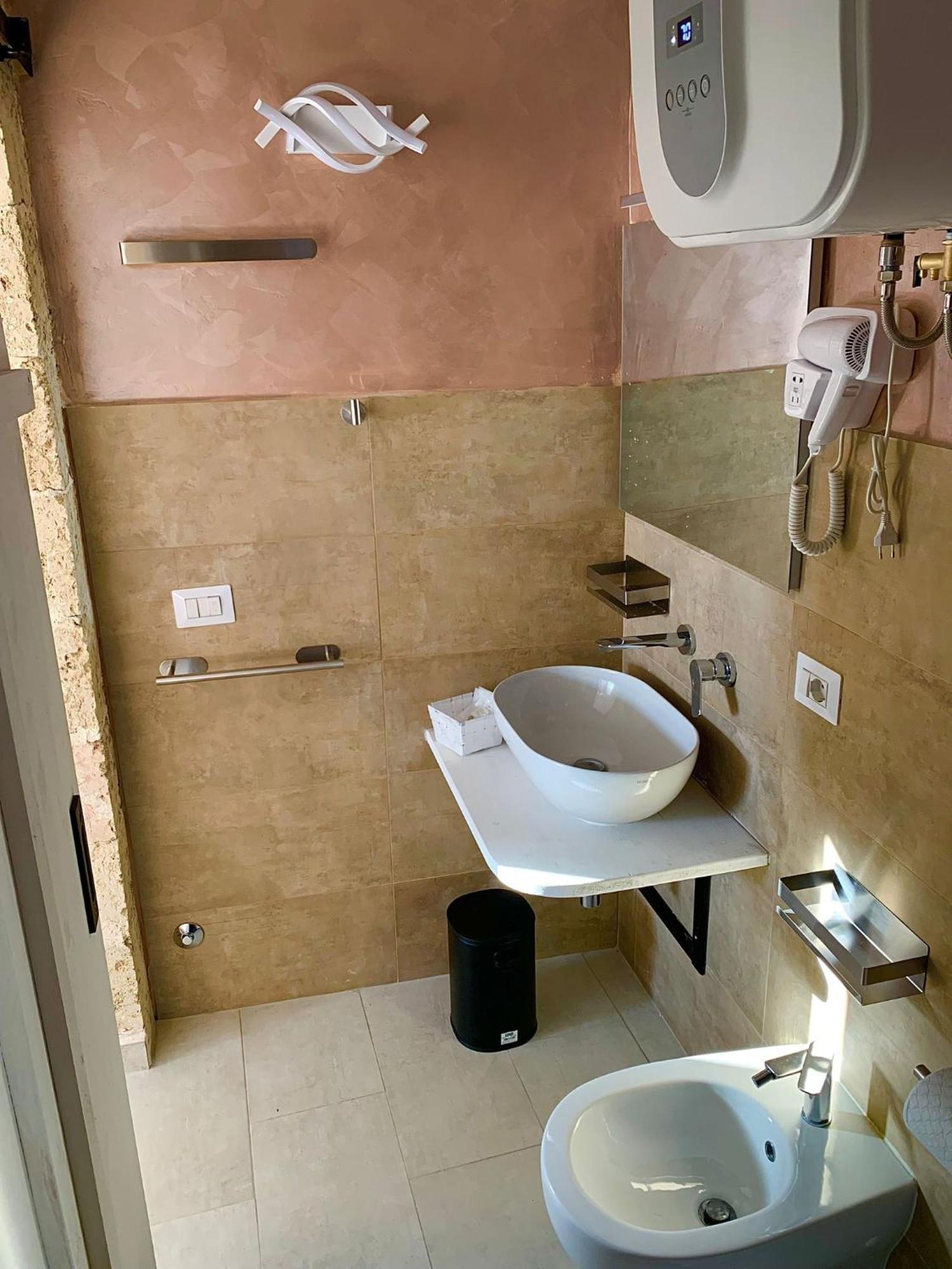 Centro Storico Rooms กัลลีโปลี ภายนอก รูปภาพ